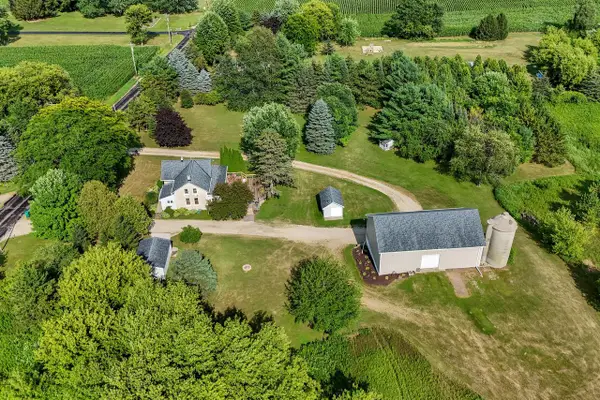 4827 Beaver Dam ROAD, West Bend, WI 53090