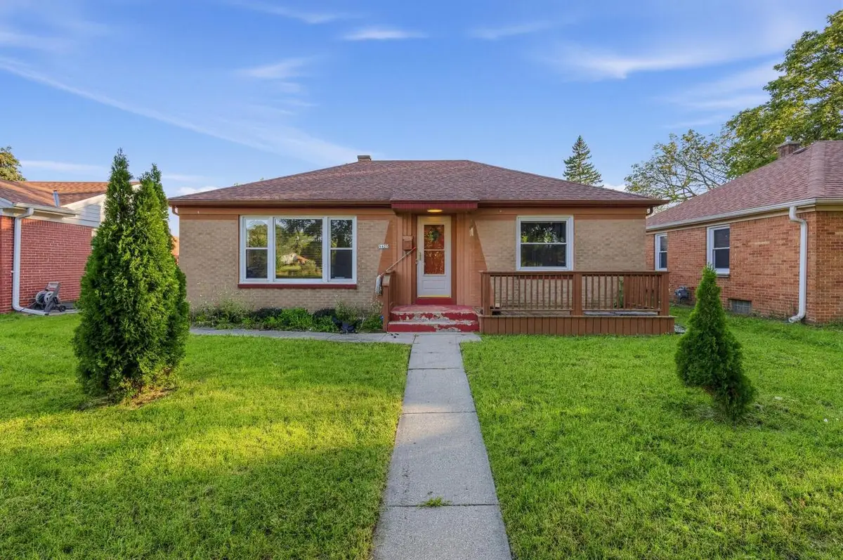 5425 W Lincoln Creek DRIVE, Milwaukee, WI 53218 - #1