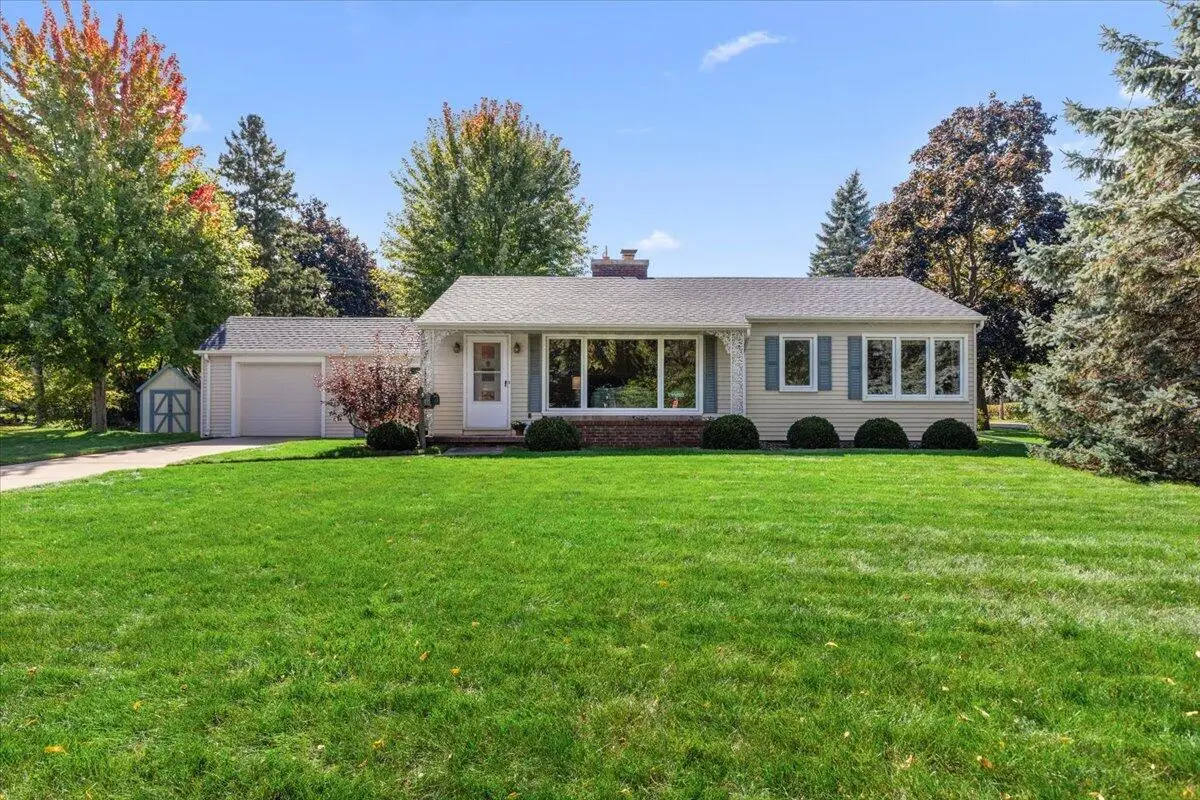 297 Lincoln DRIVE S, West Bend, WI 53095 - #1