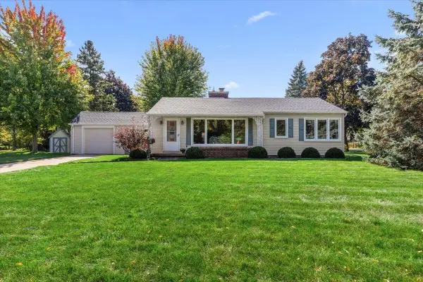 297 Lincoln DRIVE S, West Bend, WI 53095