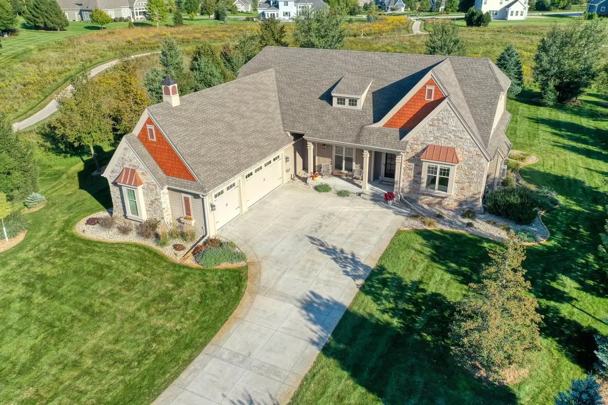 W298N3396 S Imperial DRIVE, Pewaukee, WI 53072 - #1