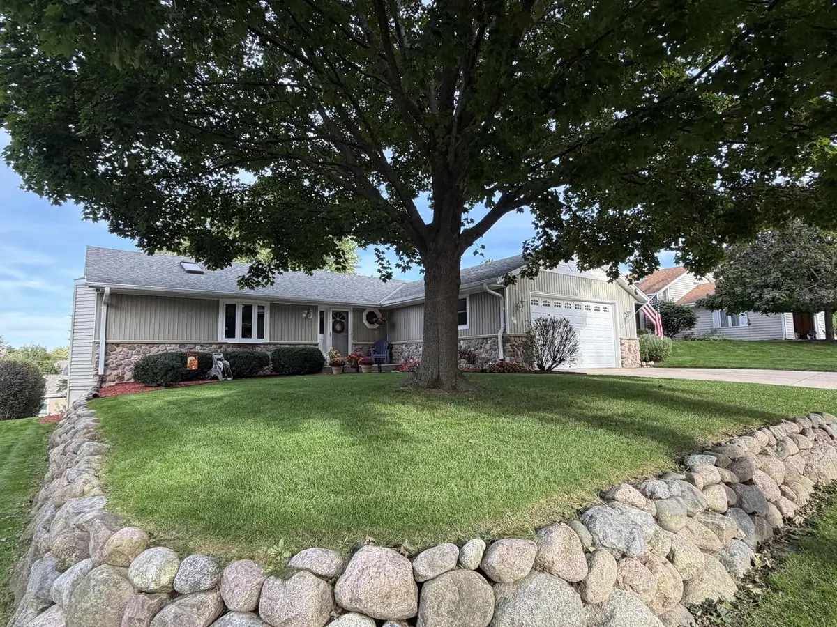 516 High STREET, Pewaukee, WI 53072 - #1