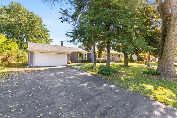 452 Riverview DRIVE, Grafton, WI 53024