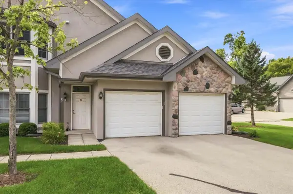 N30W23082 Pineview WAY #5, Pewaukee, WI 53072