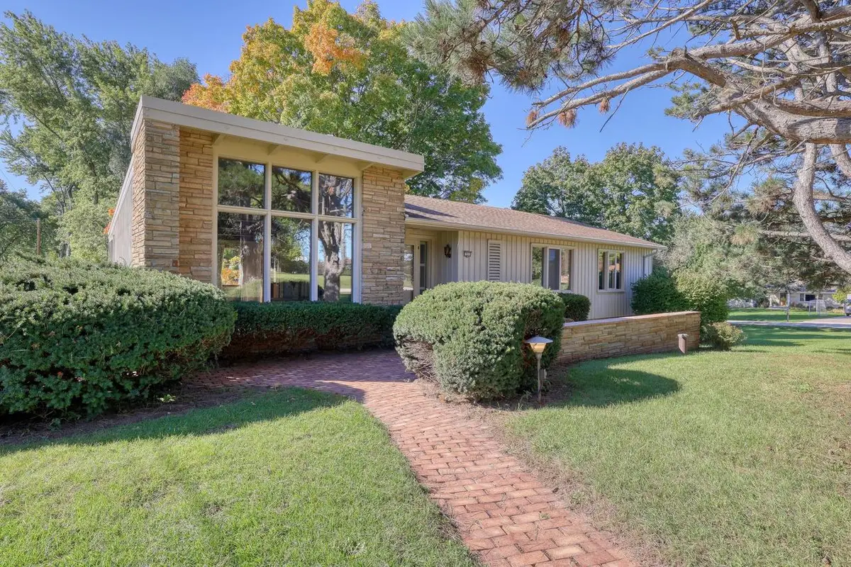 12555 Laurel LANE, Elm Grove, WI 53122 - #1