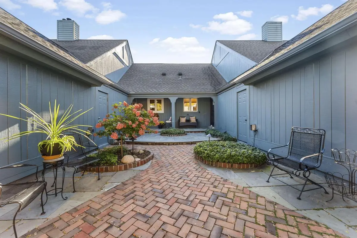 2301 W Dickinson COURT, Mequon, WI 53092 - #1