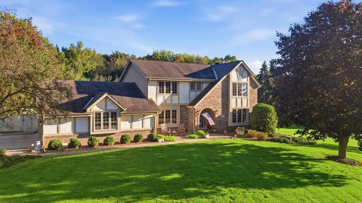 S44W23627 Amy James DRIVE, Waukesha, WI 53189 - #1