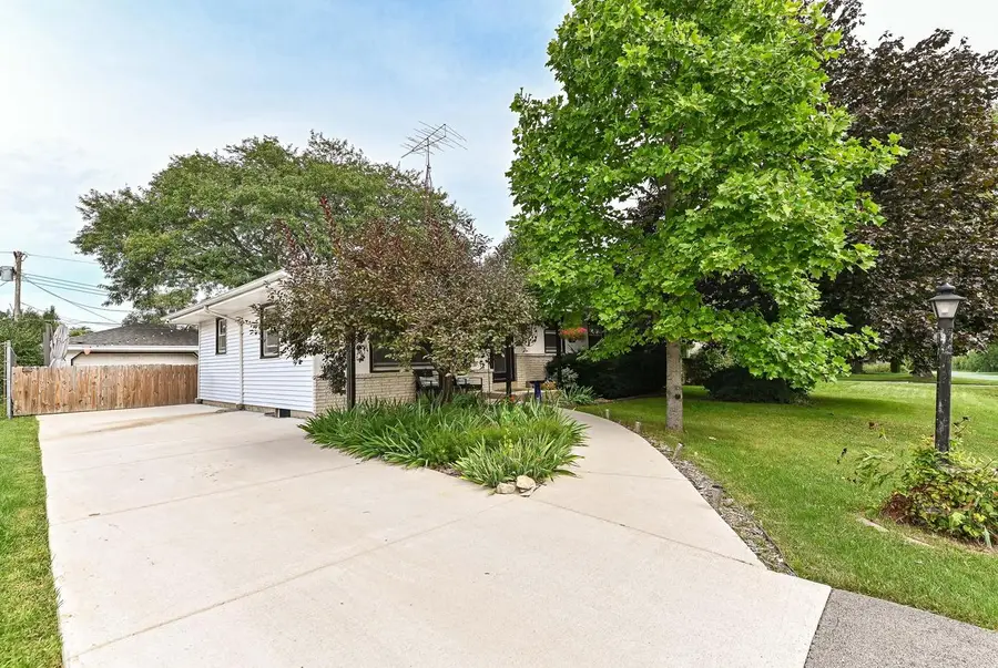 3020 Navajo TRAIL, Racine, WI 53404 - #2