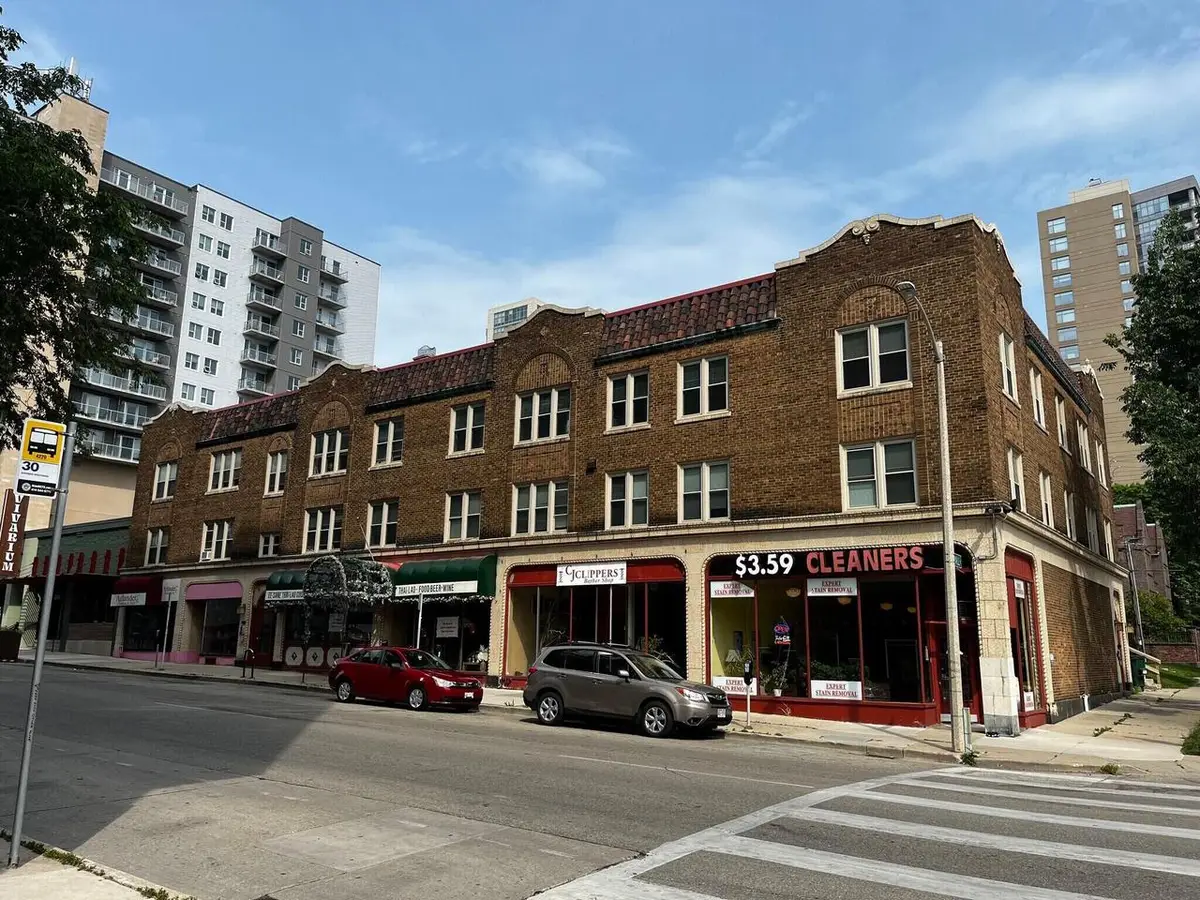 1800 N Farwell AVENUE, Milwaukee, WI 53202 - #1