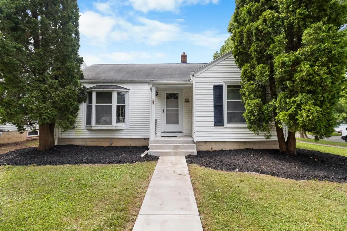 W63N399 Hillcrest AVENUE, Cedarburg, WI 53012 - #1