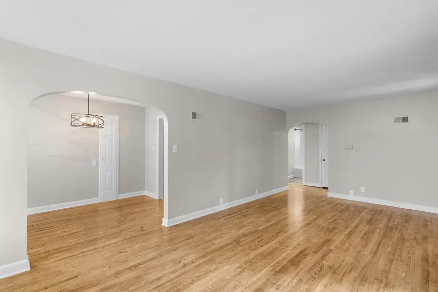 W63N399 Hillcrest AVENUE, Cedarburg, WI 53012 - #3