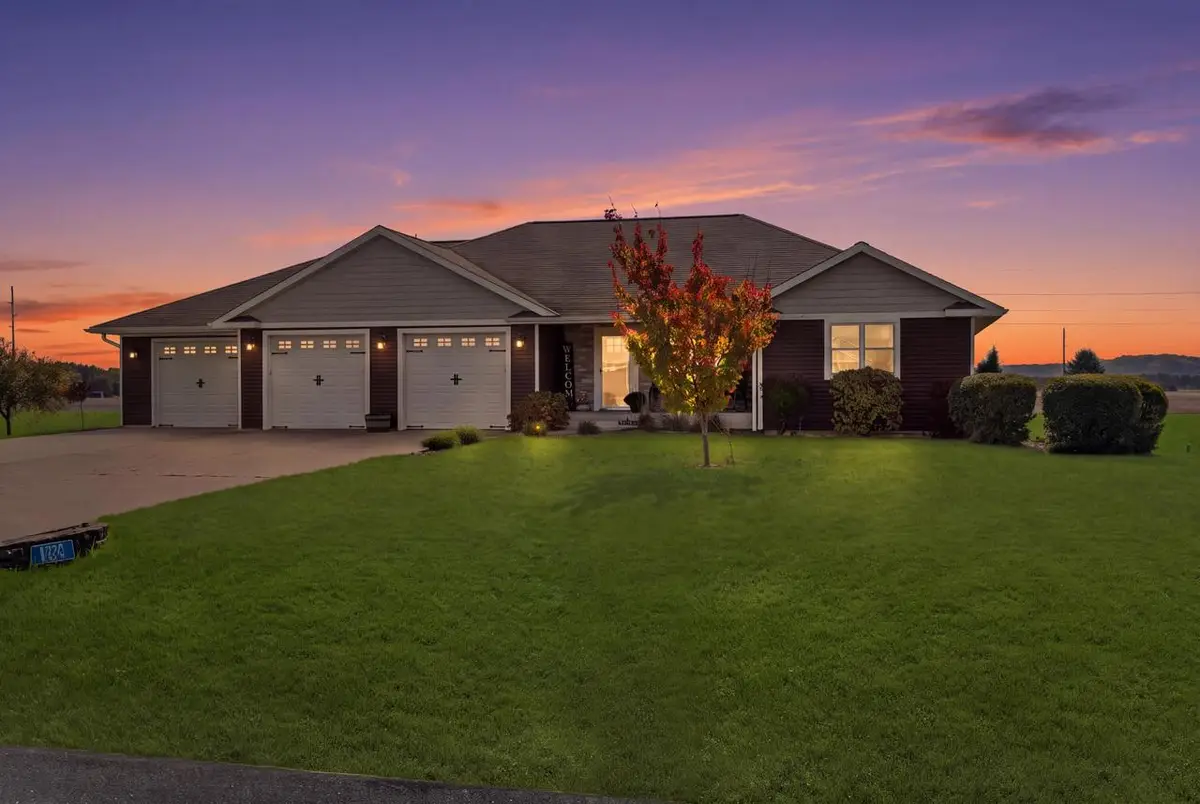 N12921 Larkspur ROAD, Trempealeau, WI 54661 - #1