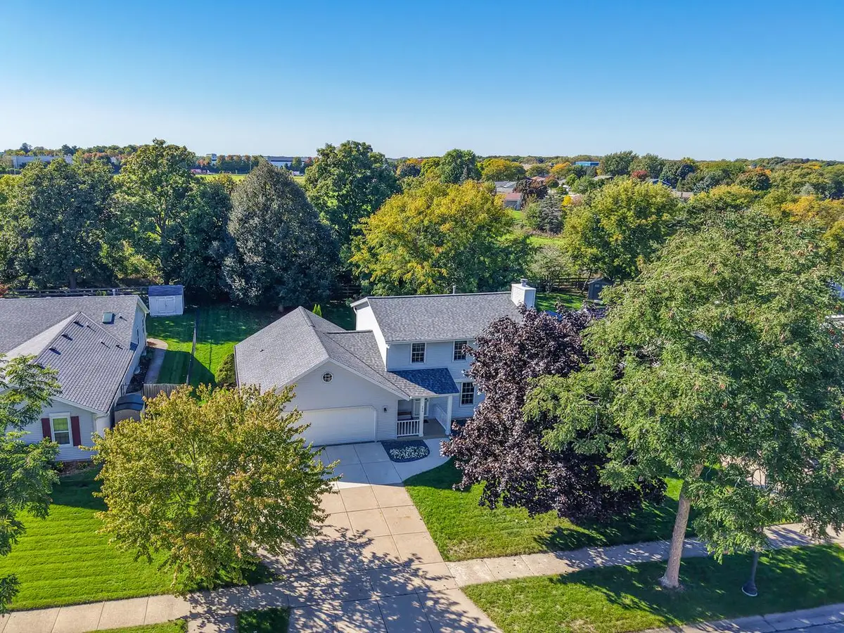 390 E Quail RUN, Oak Creek, WI 53154 - #1