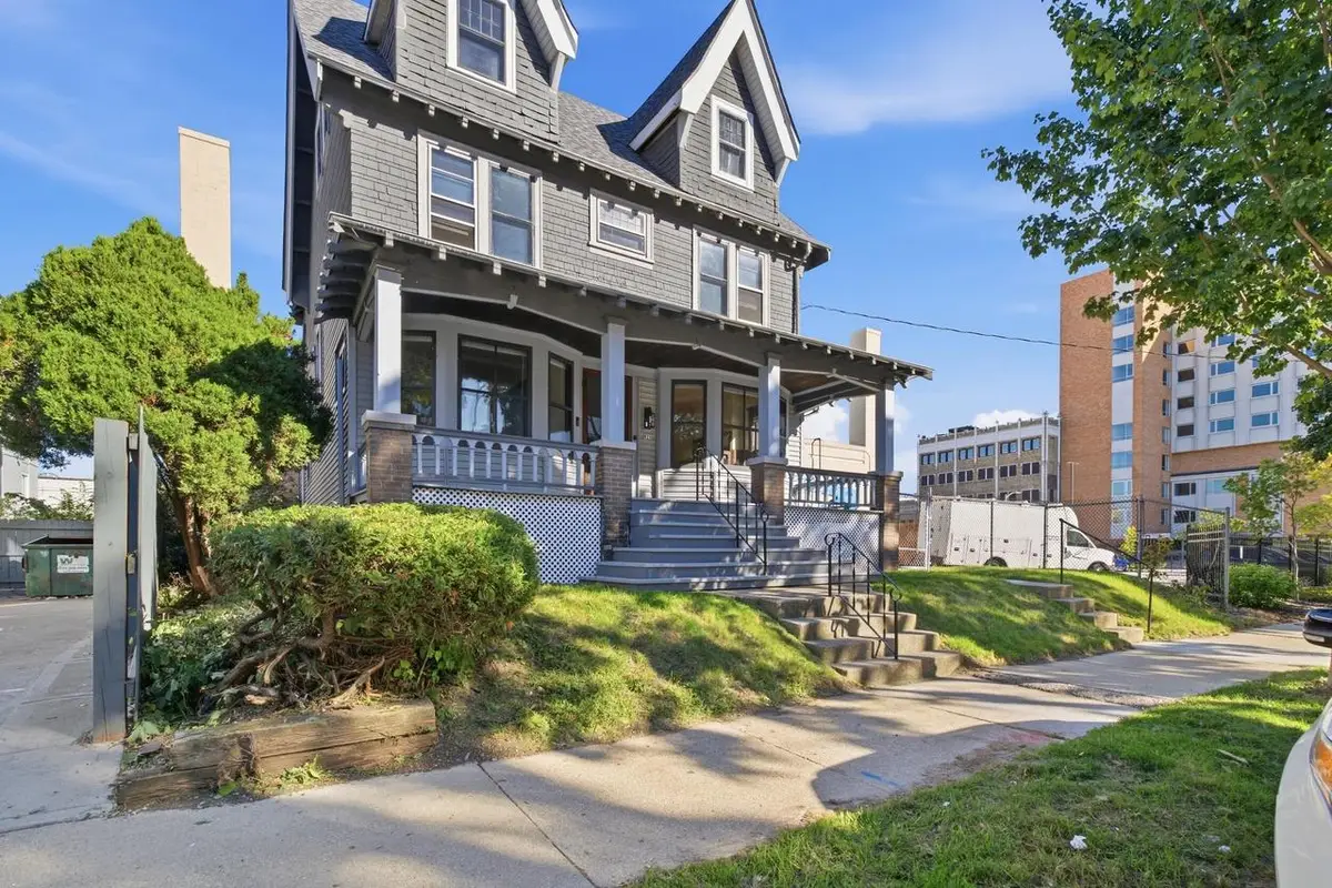 826 N 28th STREET, Milwaukee, WI 53208 - #1