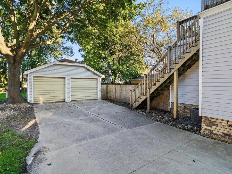 713 S 16th STREET, Manitowoc, WI 54220 - #3