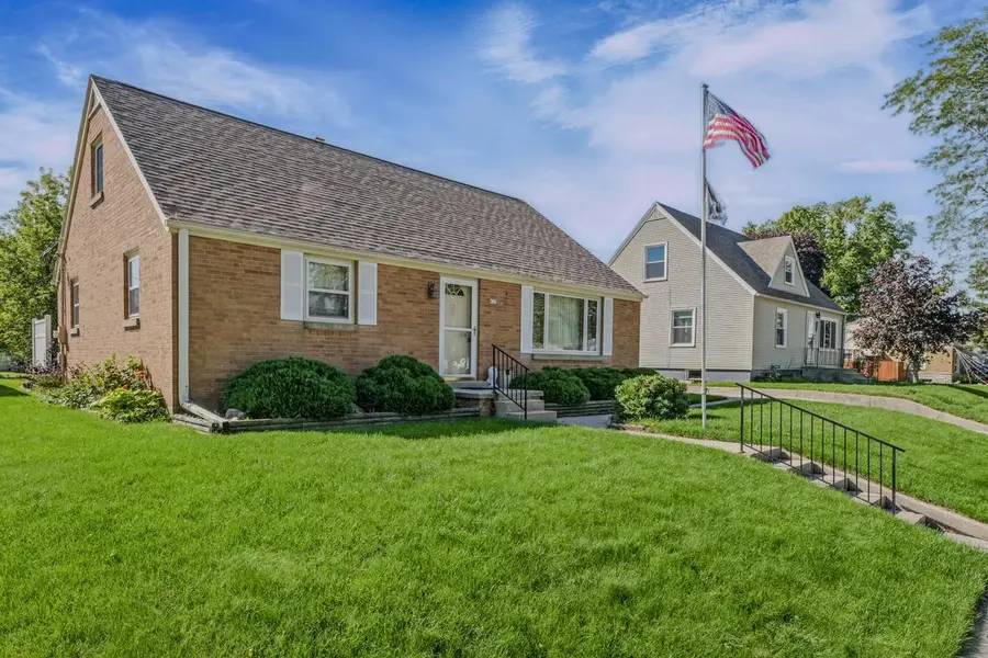 823 Columbia AVENUE, South Milwaukee, WI 53172 - #2