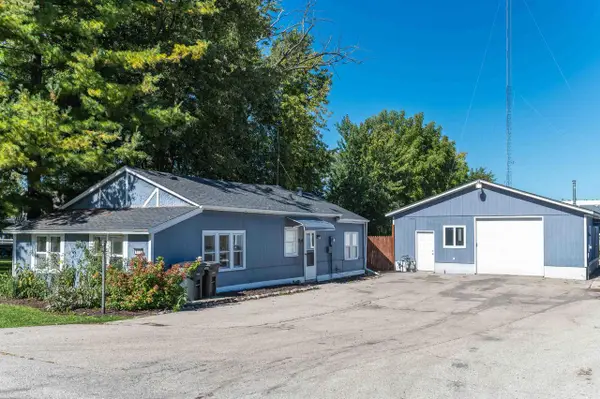 816 Armour ROAD, Oconomowoc, WI 53066
