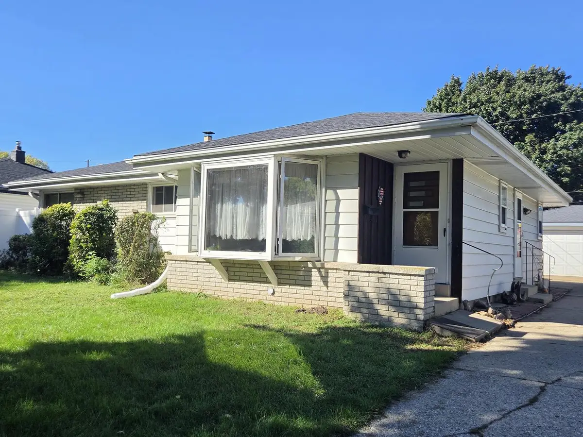 2240 W Leroy AVENUE, Milwaukee, WI 53221 - #1