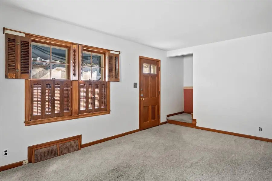 2759 S Humboldt Park COURT, Milwaukee, WI 53207 - #3