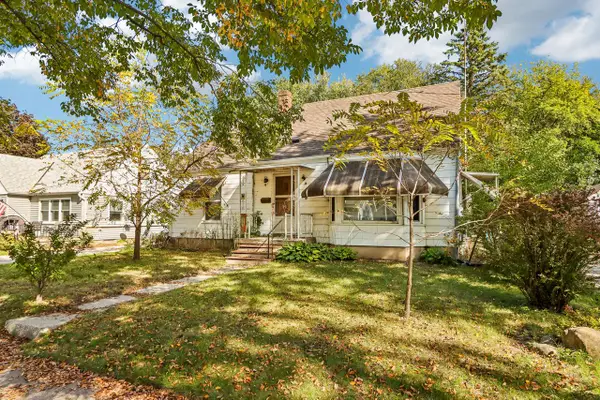 715 Elizabeth STREET, Oconomowoc, WI 53066