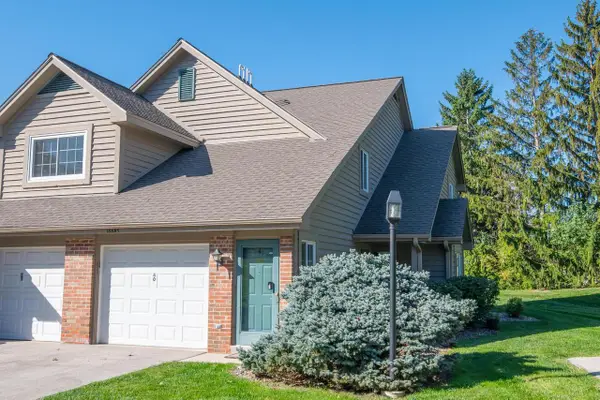 18695 Brookfield Lake COURT #40, Brookfield, WI 53045