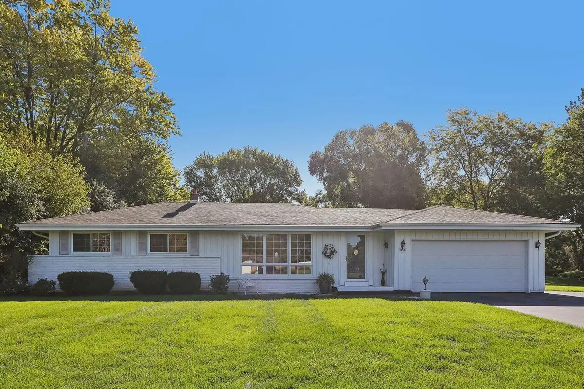 3250 Bermuda BOULEVARD, Brookfield, WI 53045 - #1
