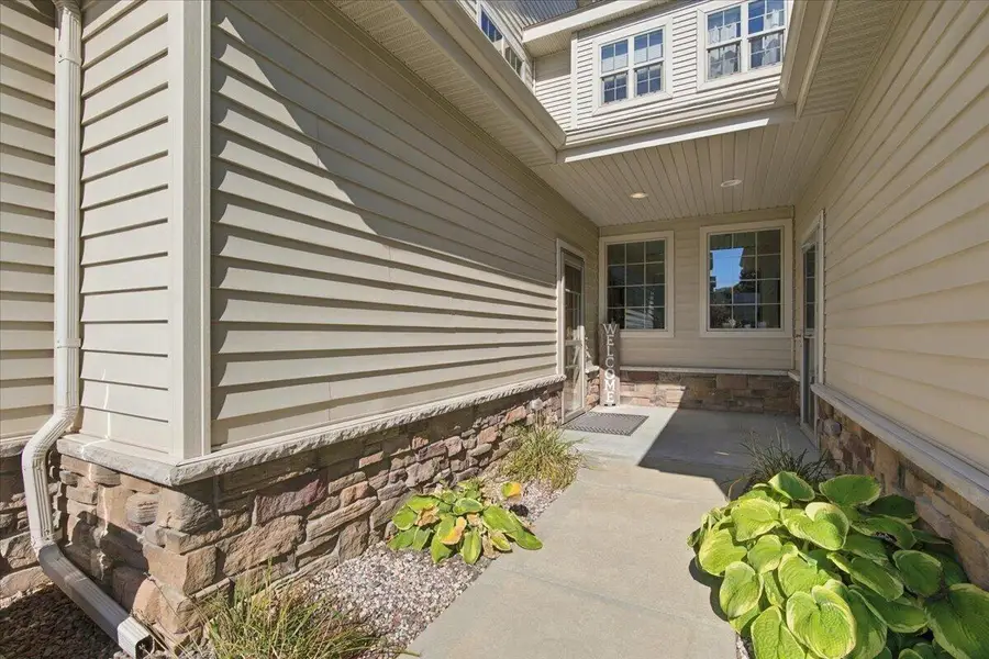 542 Cedar Bluffs WAY, Slinger, WI 53086 - #3