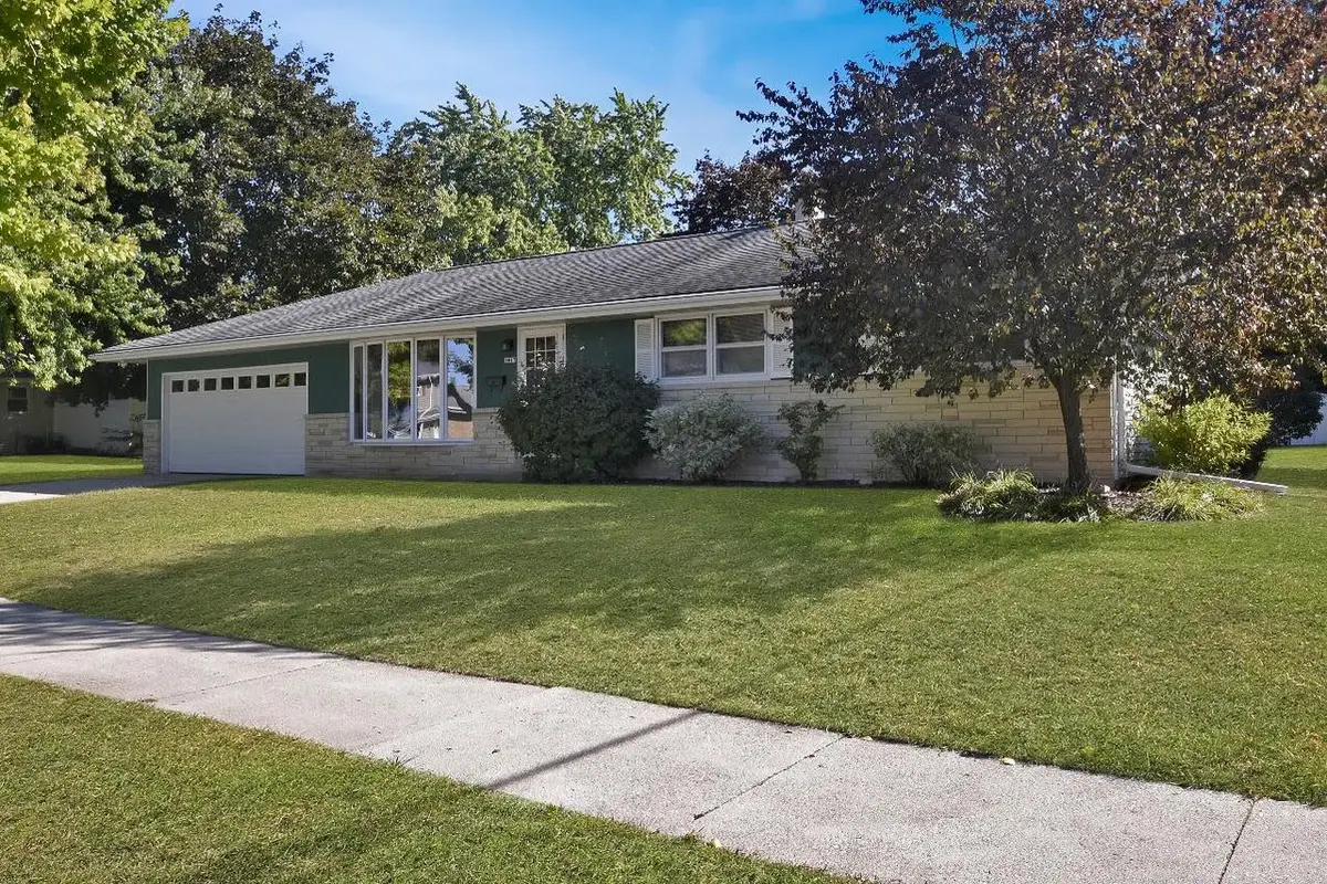 1017 E Kilbourn AVENUE, West Bend, WI 53095 - #1