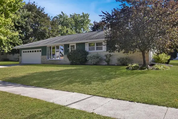 1017 E Kilbourn AVENUE, West Bend, WI 53095