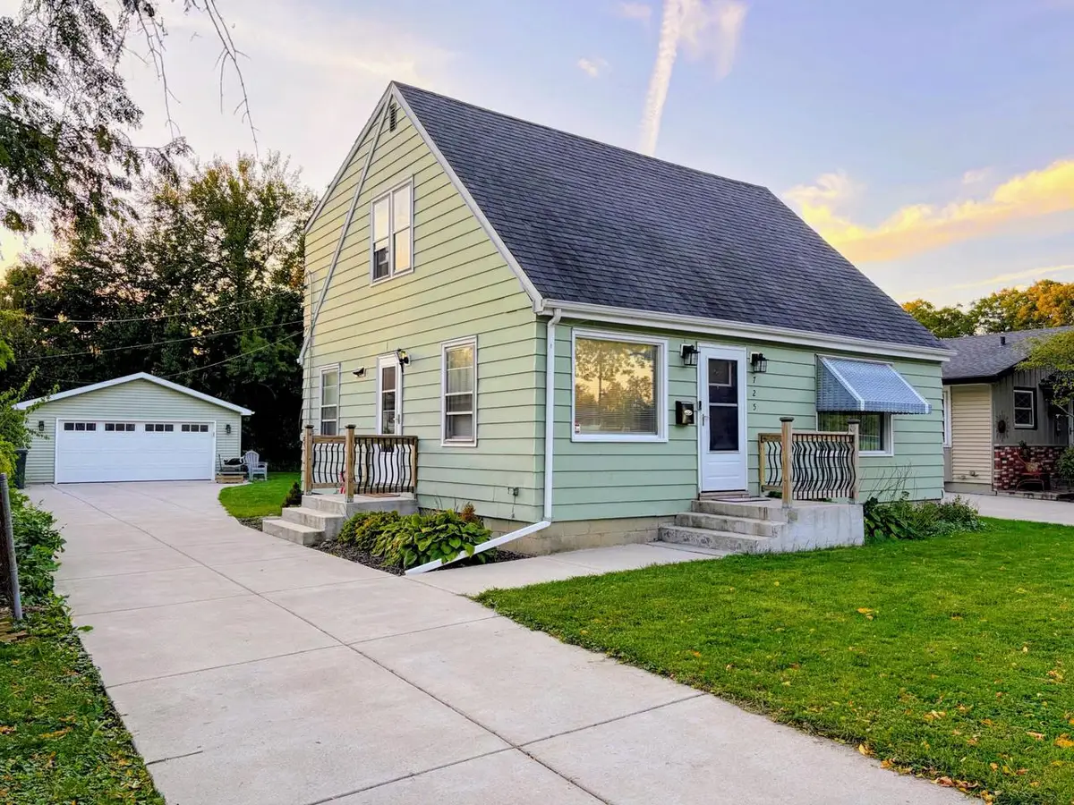 725 S 119th STREET, West Allis, WI 53214 - #1