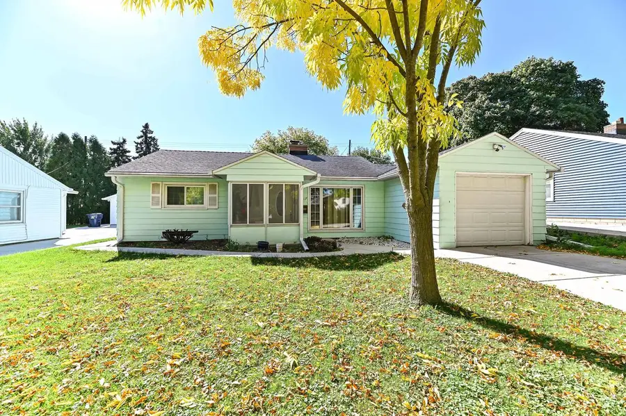 6117 W Bennett AVENUE, Milwaukee, WI 53219 - #2