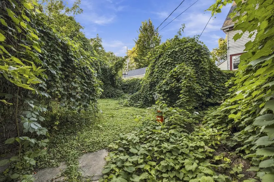 3521 N 8th STREET, Milwaukee, WI 53206 - #3