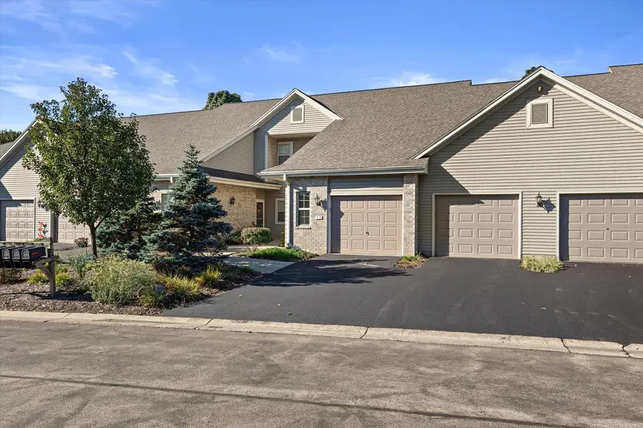 18725 Emerald CIRCLE #J, Brookfield, WI 53045 - #2