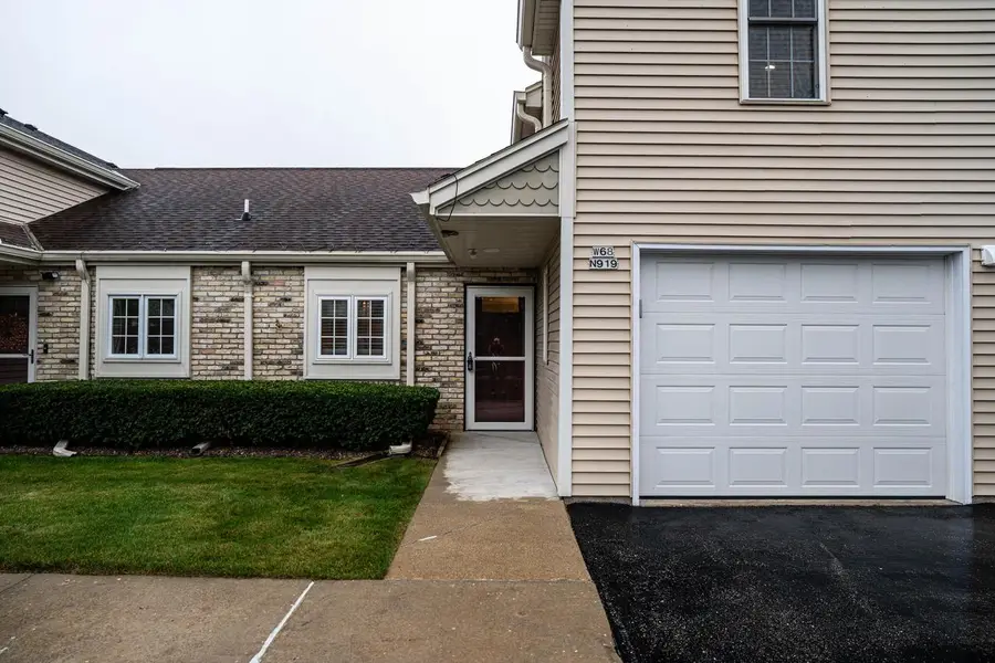 W68N919 Washington AVENUE, Cedarburg, WI 53012 - #2