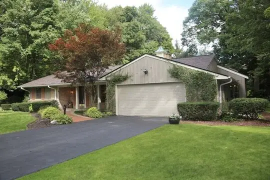 590 E Ravenswood Hills CIRCLE, Brookfield, WI 53045 - #2