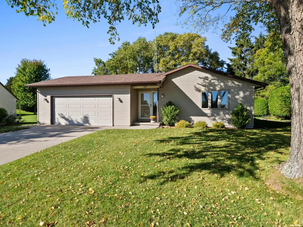 827 Nicholas COURT, Manitowoc, WI 54220 - #1