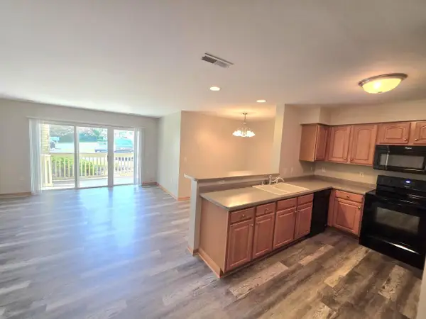 520 Windstone DRIVE #106, Hartland, WI 53029
