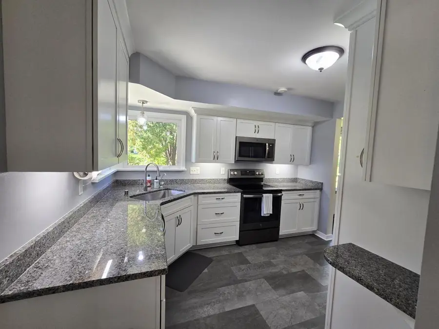 1425 S Sunny Crest DRIVE, New Berlin, WI 53146 - #3