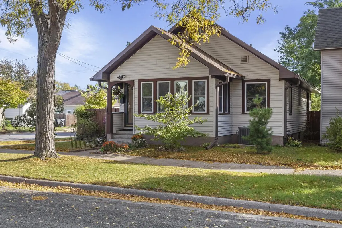 1932 Loomis STREET, La Crosse, WI 54603 - #1