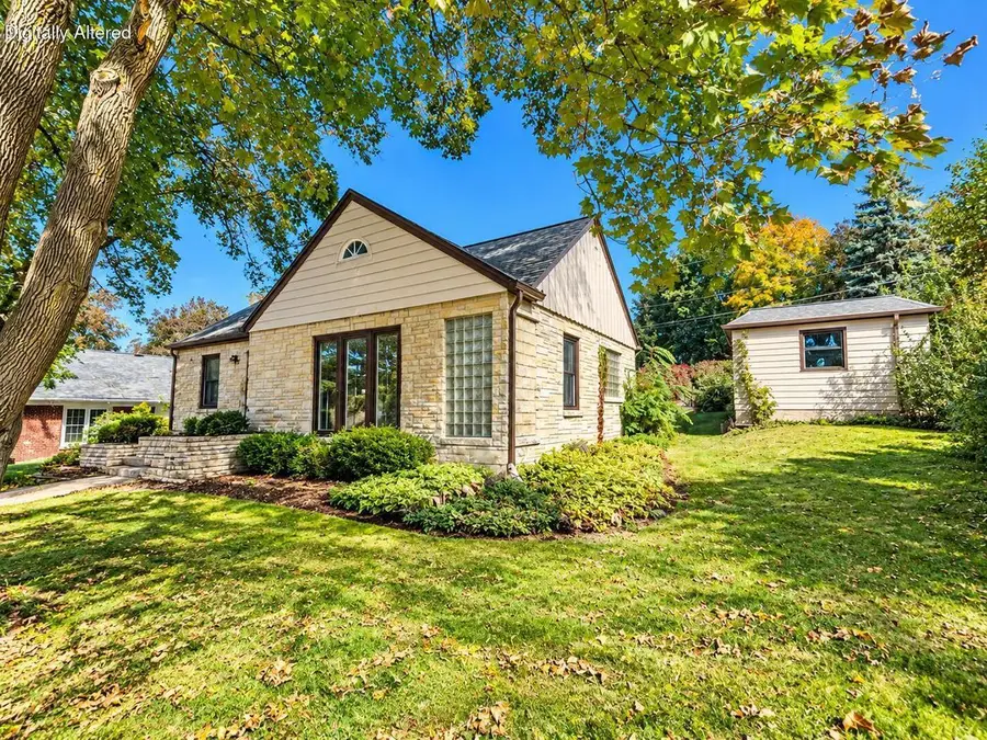 304 Oxford ROAD, Waukesha, WI 53186 - #3