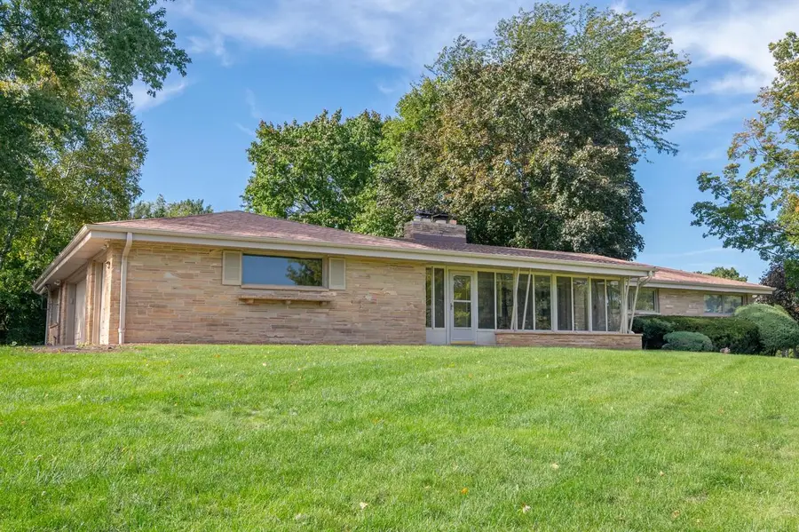15300 High Knoll LANE, Brookfield, WI 53005 - #2