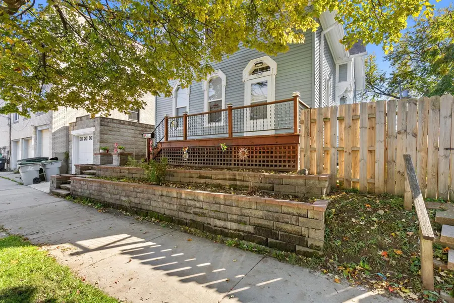 2401 W Grant STREET, Milwaukee, WI 53215 - #2