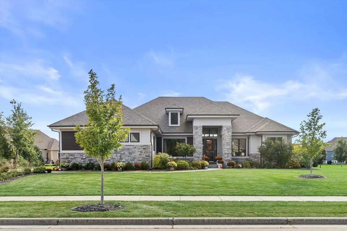 235 Four Winds COURT, Hartland, WI 53029 - #1