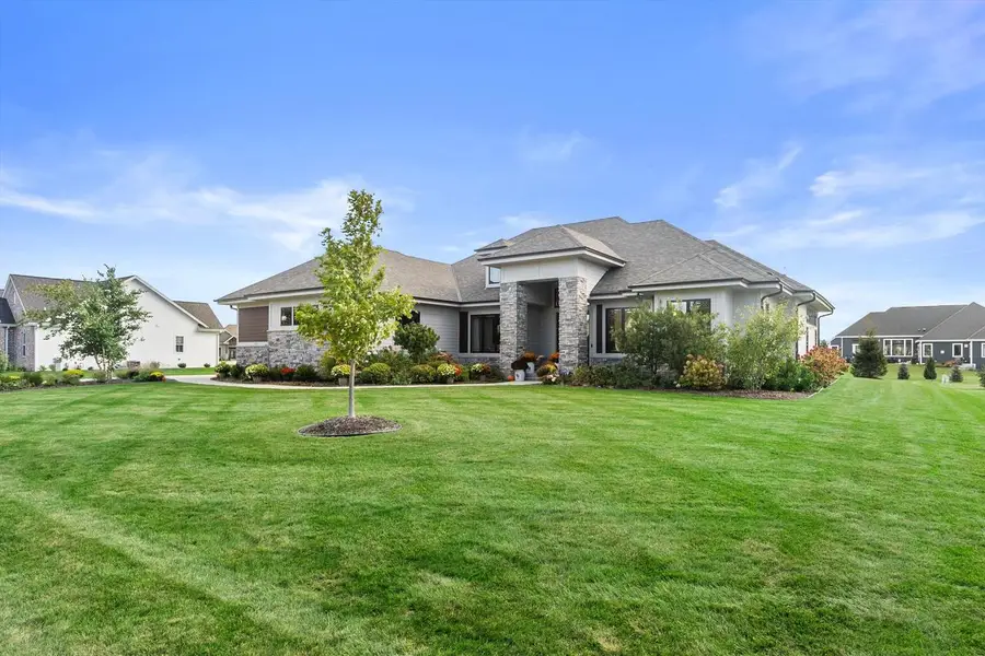 235 Four Winds COURT, Hartland, WI 53029 - #2