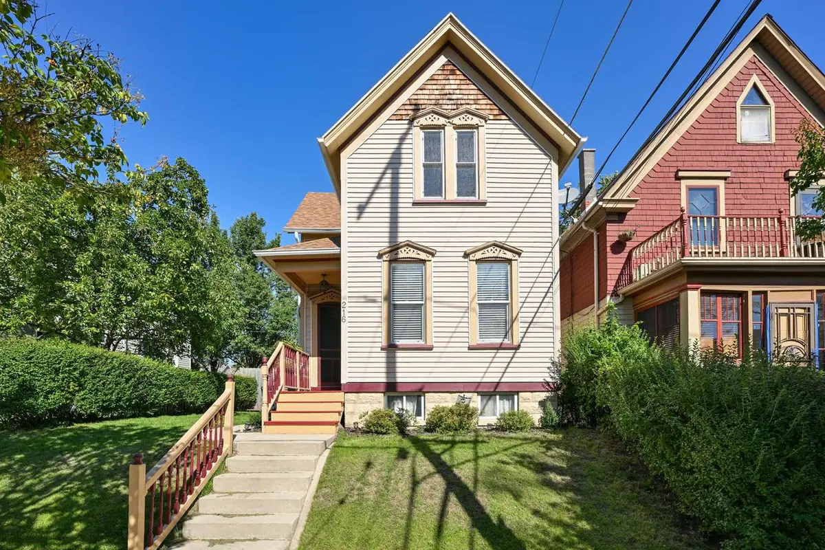216 E Garfield AVENUE, Milwaukee, WI 53212 - #1
