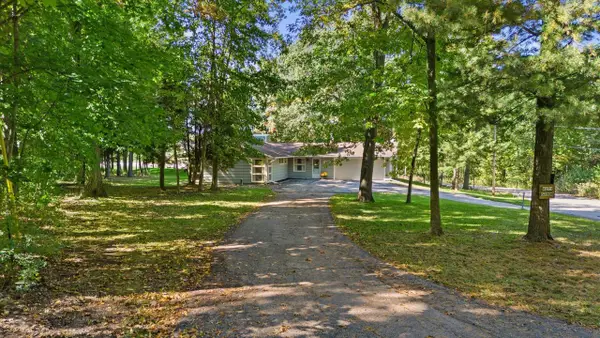 W271S3599 Oak Knoll DRIVE, Waukesha, WI 53189