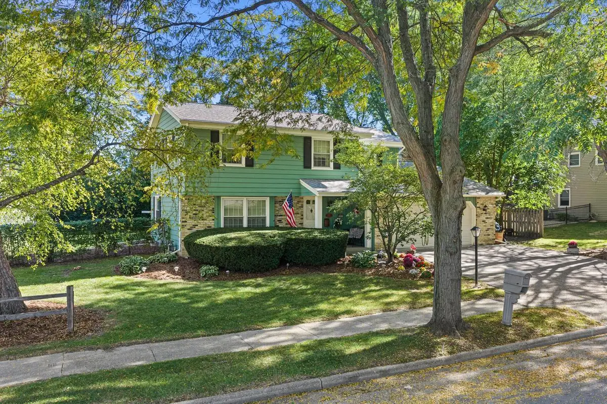 1001 Canterbury LANE, Waukesha, WI 53188 - #1