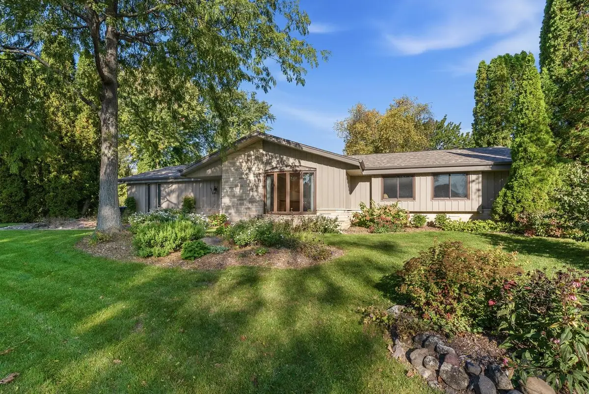 8840 Greenhill LANE, Greendale, WI 53129 - #1