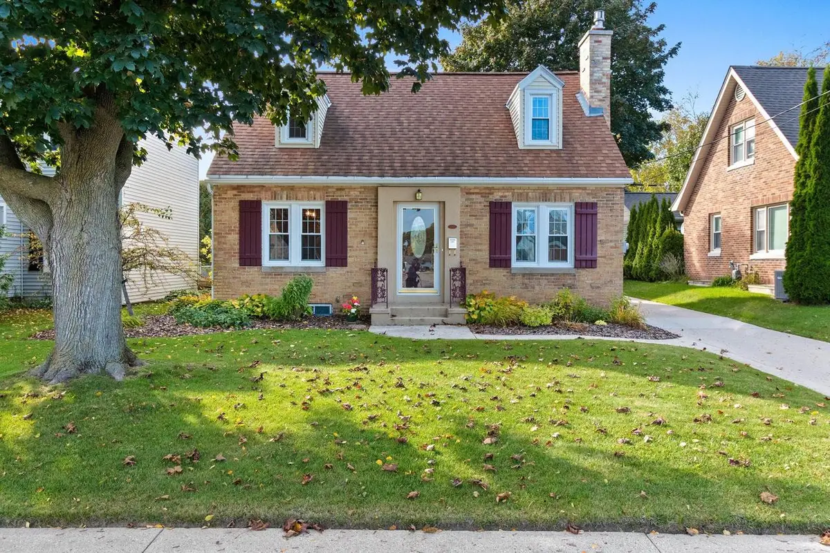 1132 N 15th STREET, Manitowoc, WI 54220 - #1