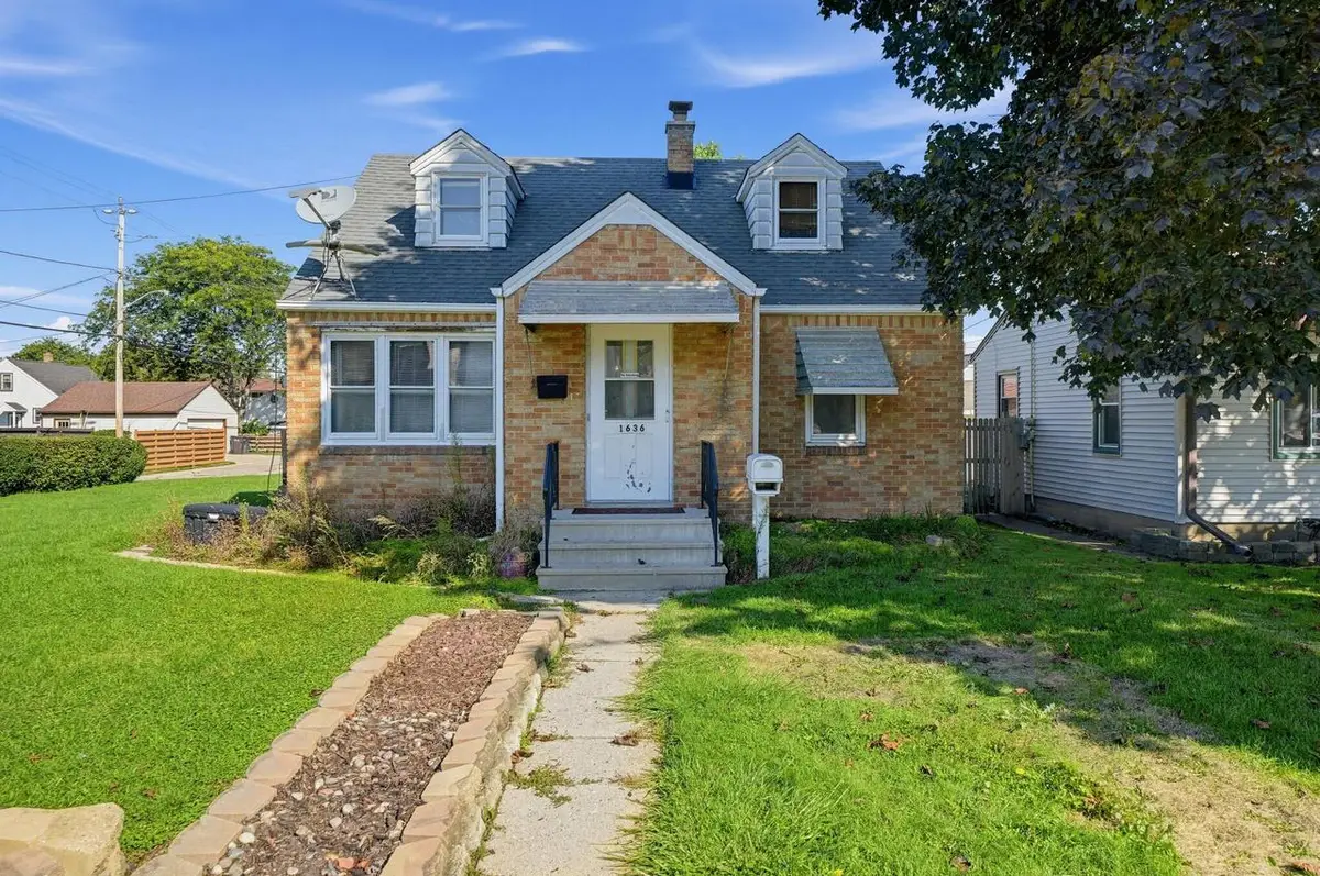 1636 Manitoba AVENUE, South Milwaukee, WI 53172 - #1
